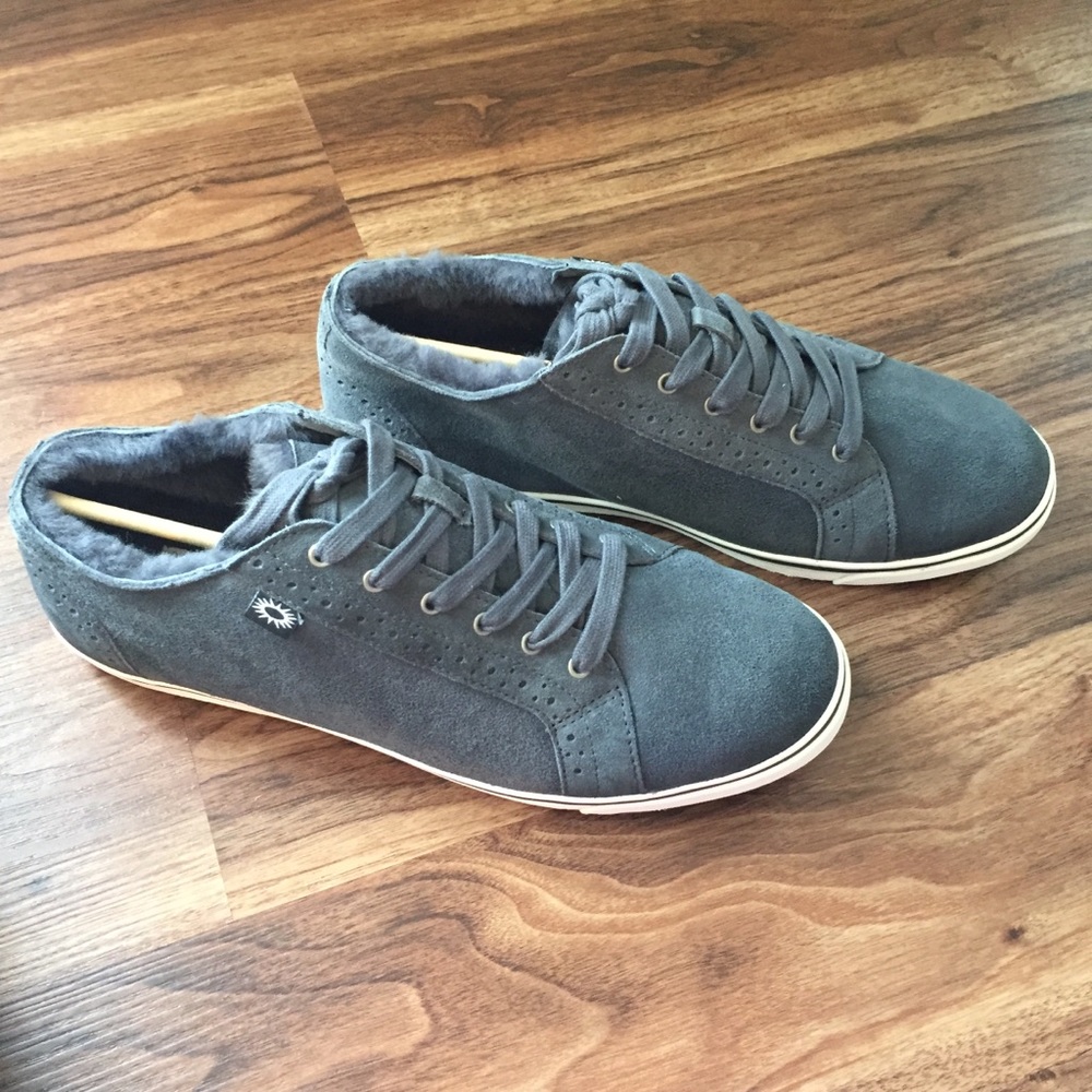 NWT Men’s UGG Roxford Bomber sneakers.